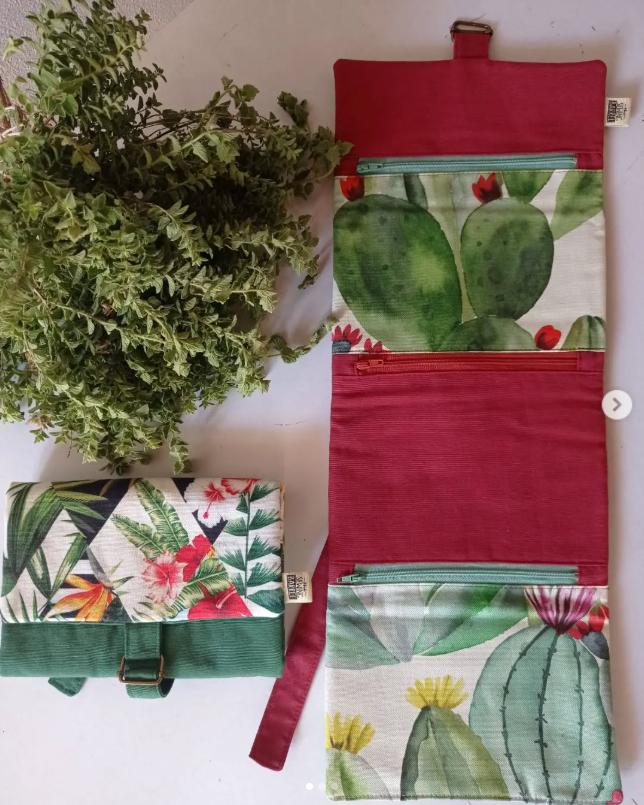 Link to Product category 3pockets travel purses