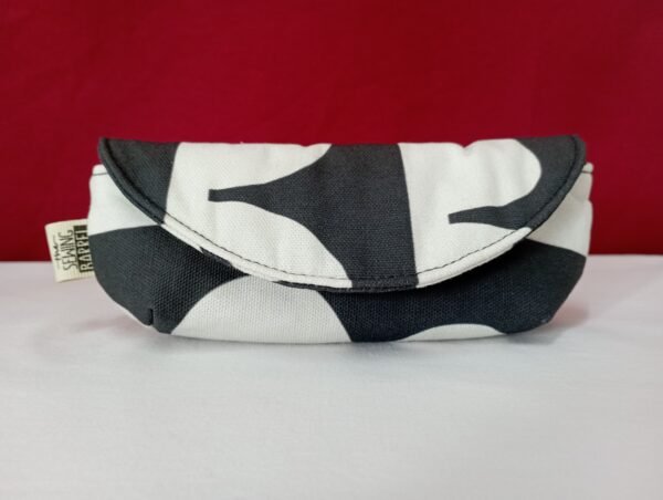 Brillenetui in Schwarz und Cremeweiß