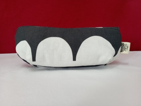 Brillenetui in Schwarz und Cremeweiß