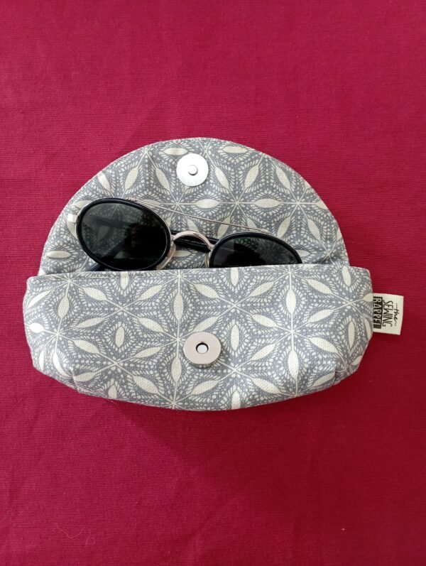 eyewear case grey and beige pattern