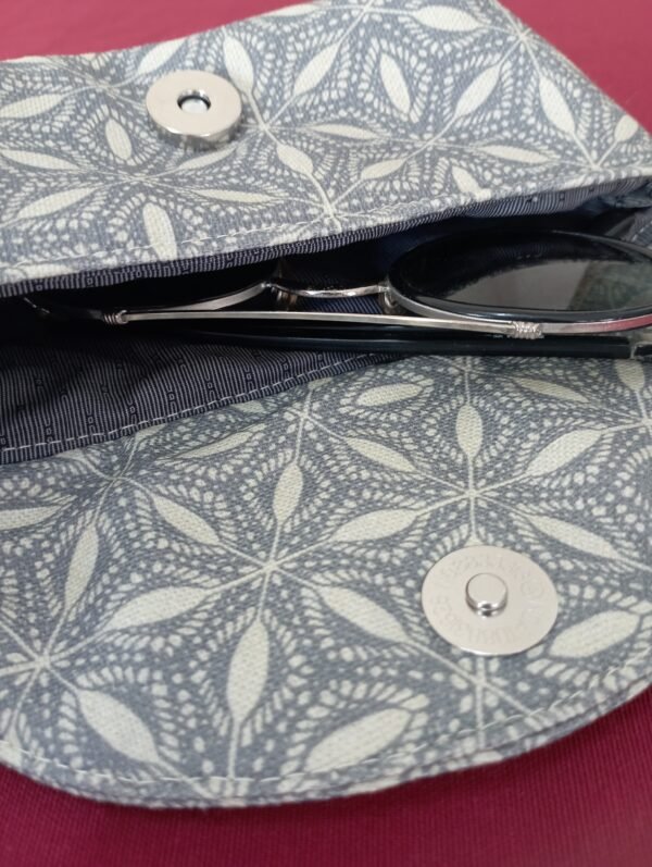 eyewear case grey and beige pattern