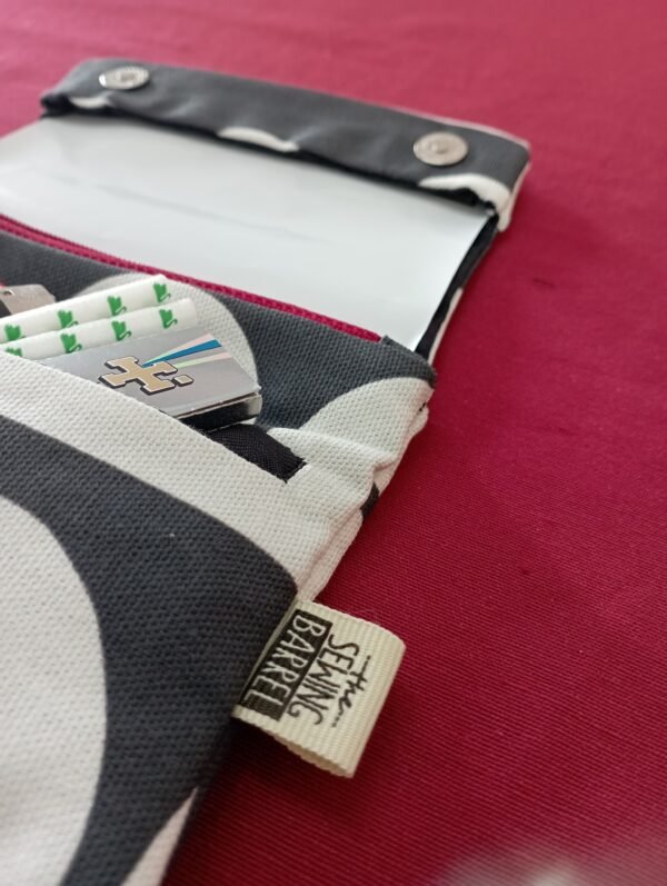 tobacco case black and off white shape