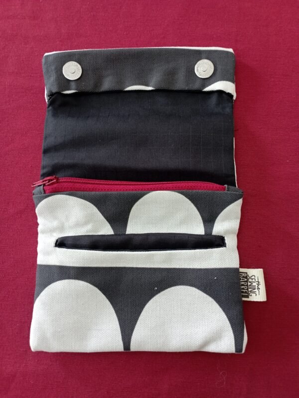 tobacco case black and off white shapes