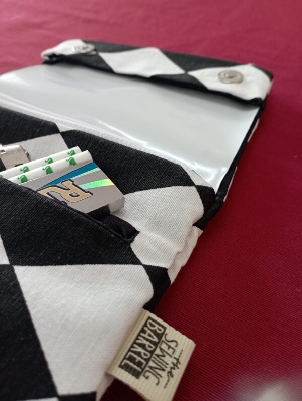 Tabakdose mit schwarz-weißen Rauten