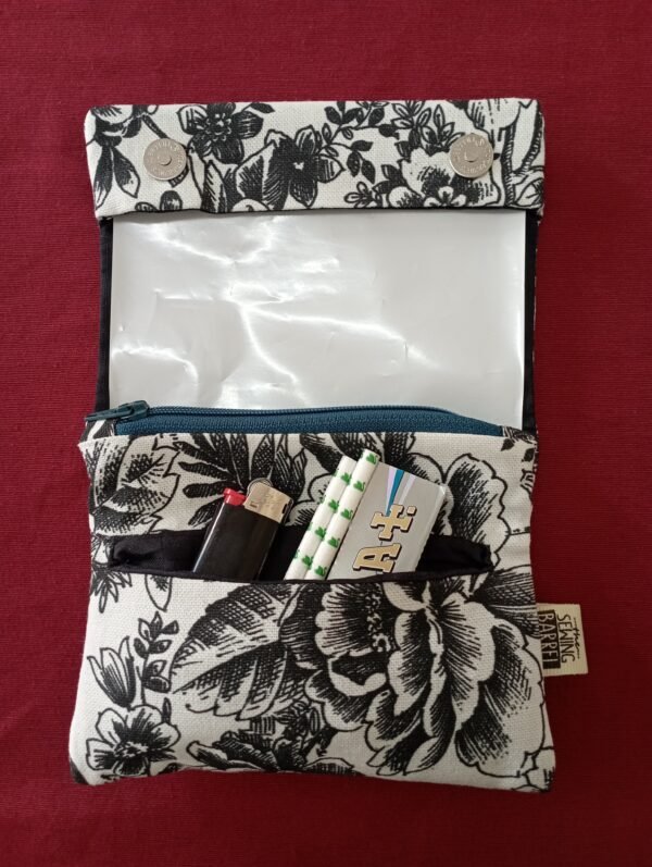 tobacco case black and white flowers