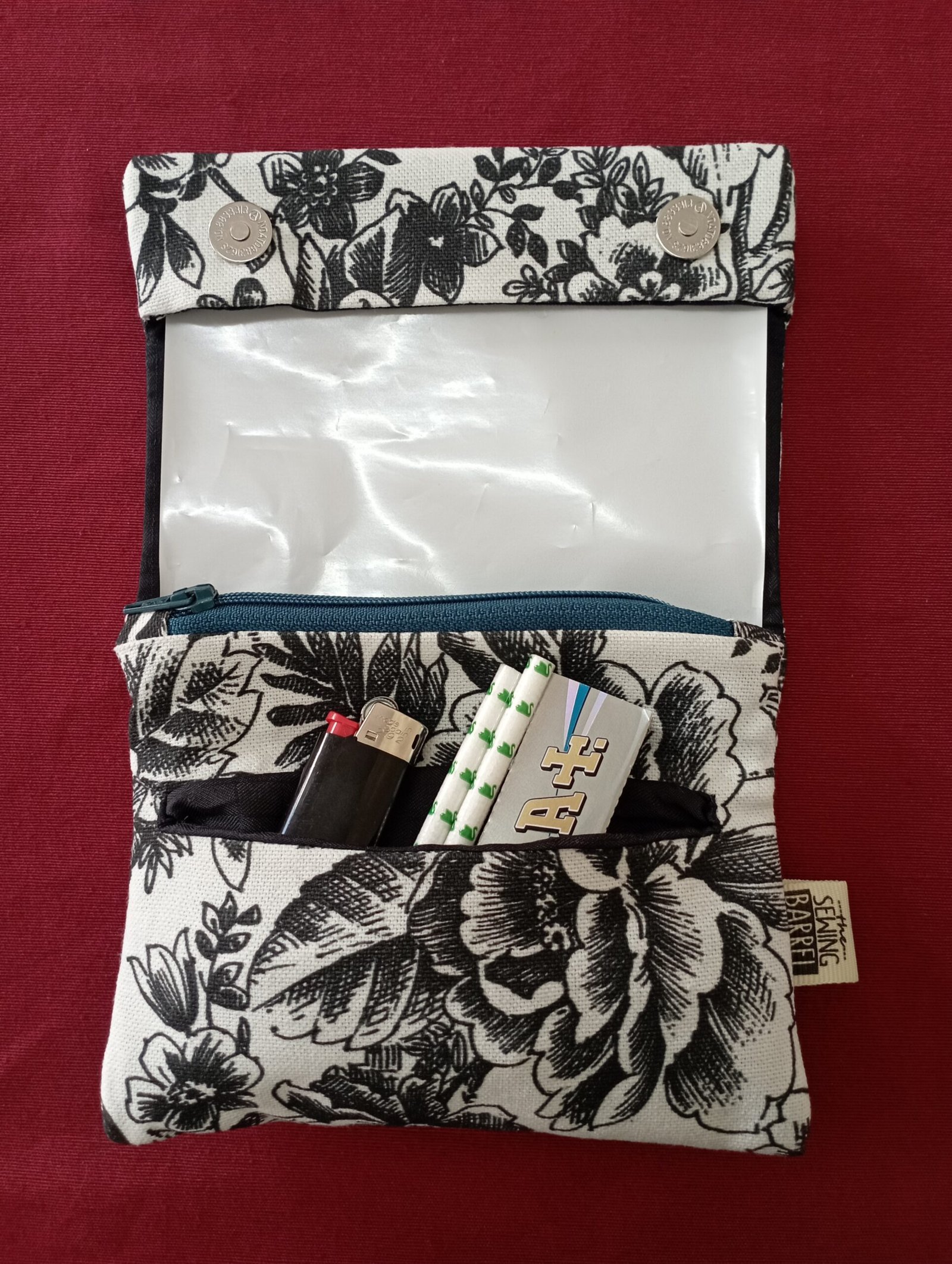 tobacco case black and white flowers