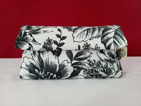 tobacco case black and white flowers