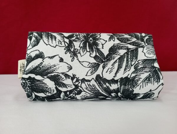 tobacco case black and white flowers