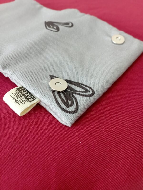 tobacco case grey with black hearts