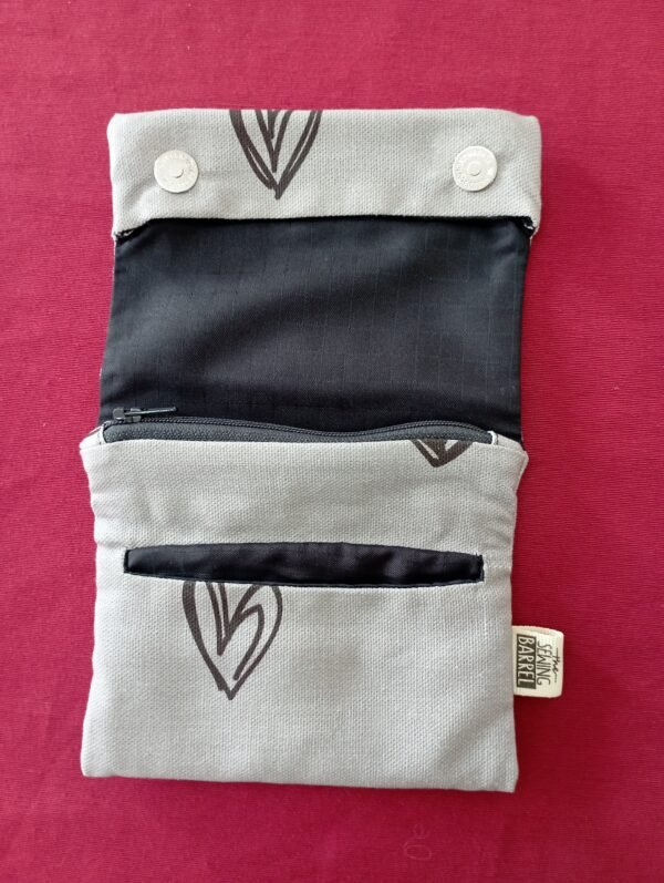 tobacco case grey with black hearts