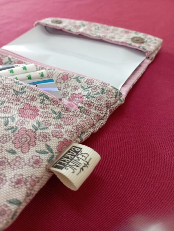 Tabakdose mit rosa Blumen